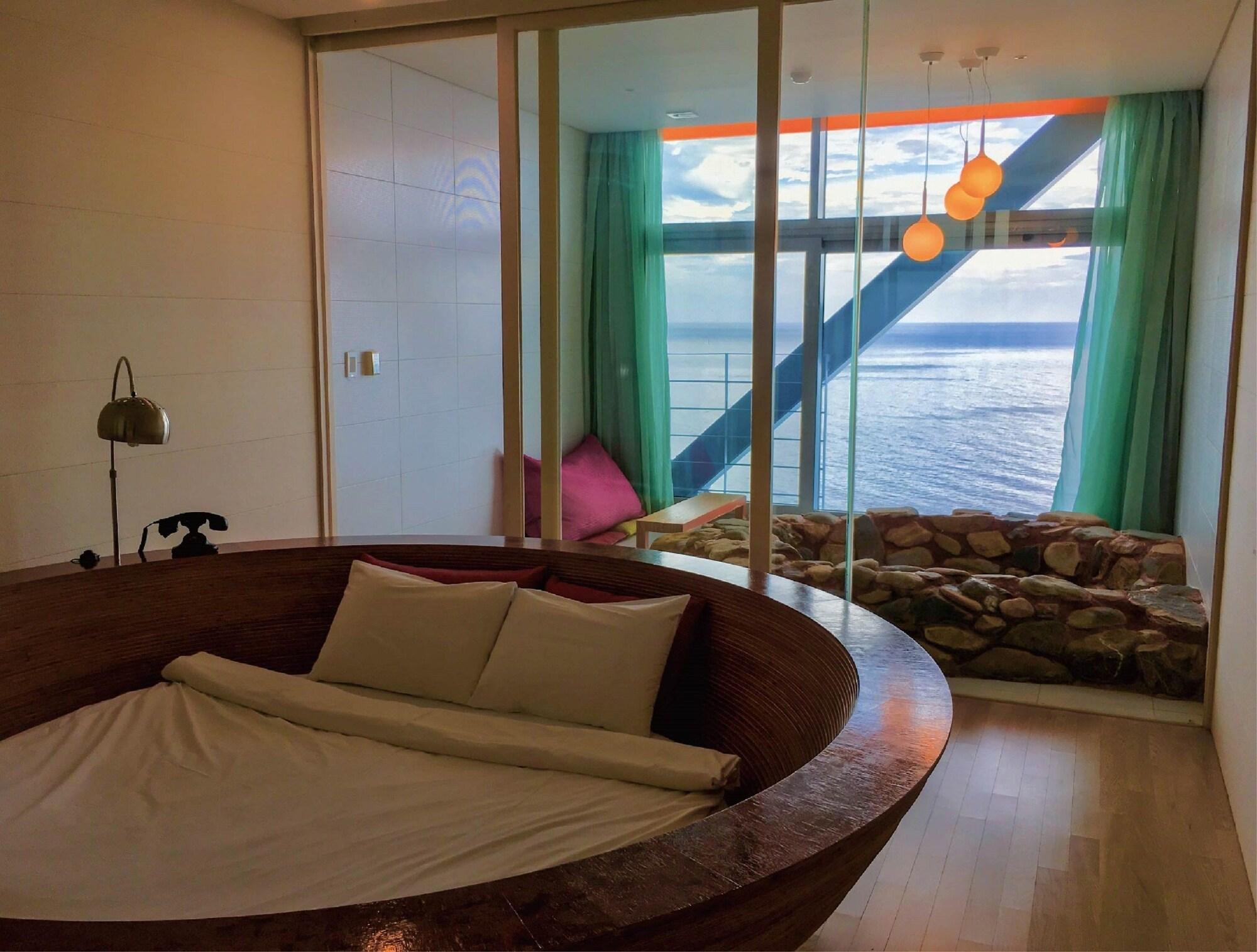 Haslla Art World Museum Hotel 3*