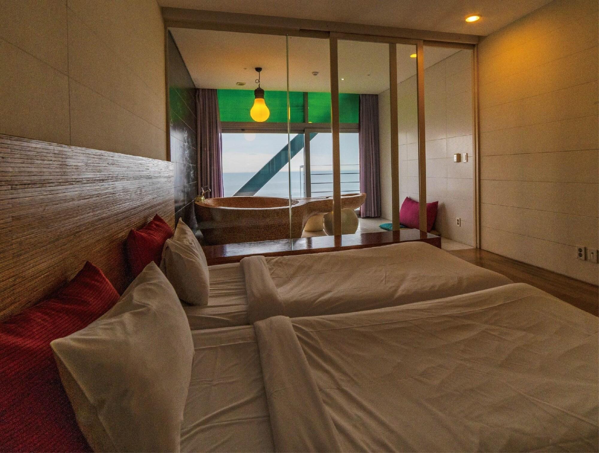 Hotel Haslla Art World Museum