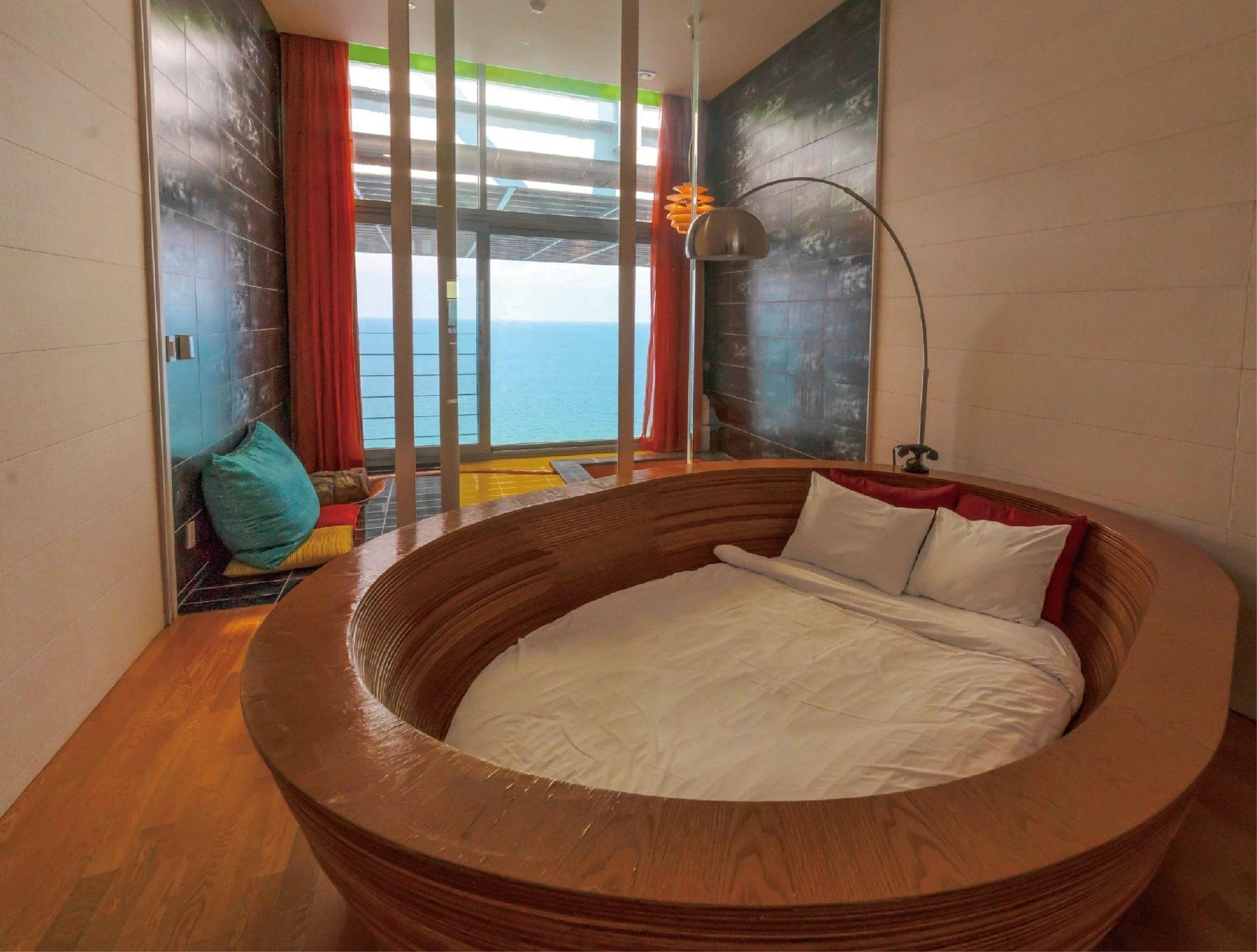 Hotel Haslla Art World Museum